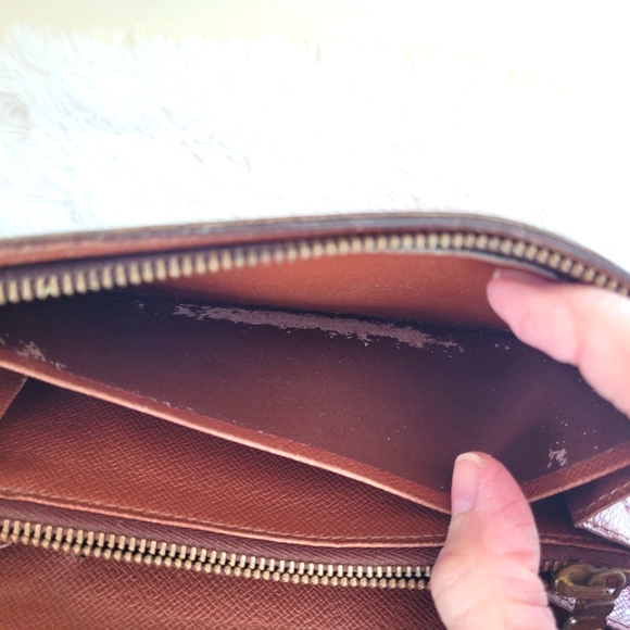 Louis Vuitton Zipper Wallet - Picture 15 of 16
